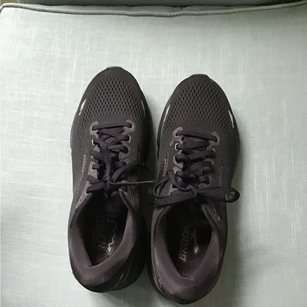 Brooks women’s sneaker
